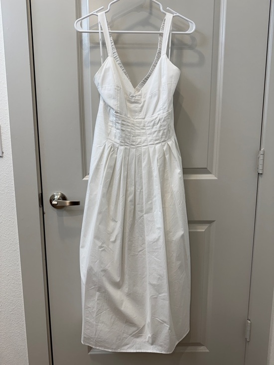 Lulus Dresses & Skirts - Lulu's White V-Neck Midi Pleated Sundress